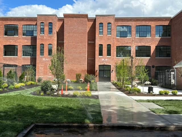 Commercial Landscape Design — photo 2