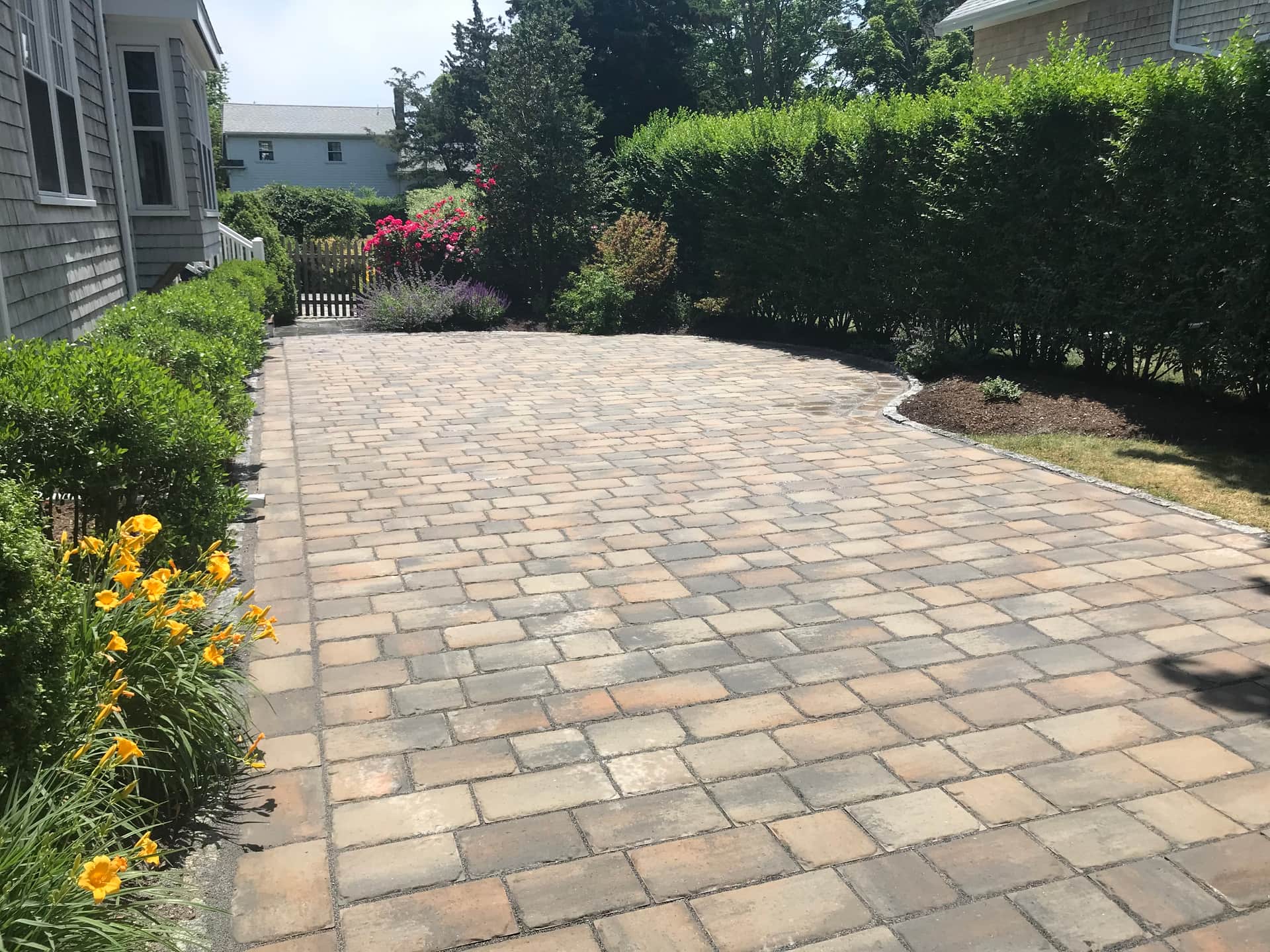 Masonry Walkways & Borders — photo 1