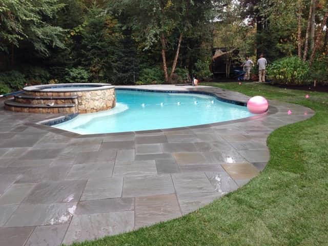 Masonry Walkways & Borders - example of completed landscaping project